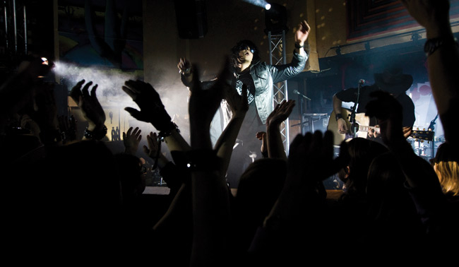 Ja kaikki taputtaa
The 69 Eyes akustisesti, Kotka 2010
Avainsanat: the 69 eyes Amarillo Kotka Jyrki69 Ja kaikki taputtaa
The 69 Eyes akustisesti, Kotka 2010
Avainsanat: the 69 eyes Amarillo Kotka Jyrki69