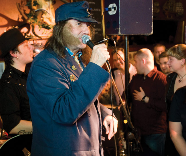 Aarne Tenkanen 2010
Jaska, Kotka
Avainsanat: Aarne Tenkanen & Tempuntekijät Jaakko V Kotka Jaska 