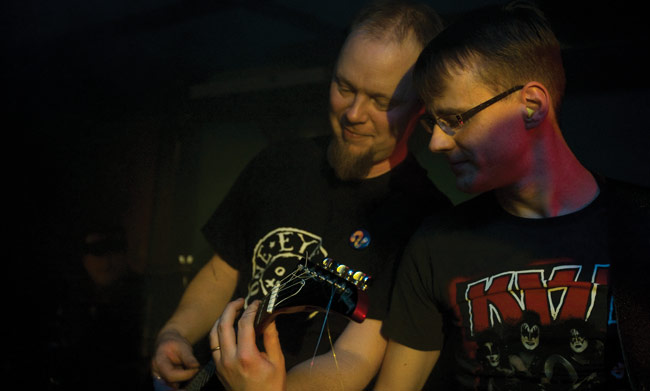 Vesa soittaa hyvin
.. ja saa hyväksyntää.
Avainsanat: Admire Sam's pub sams Karhula Kotka Vesa Winberg