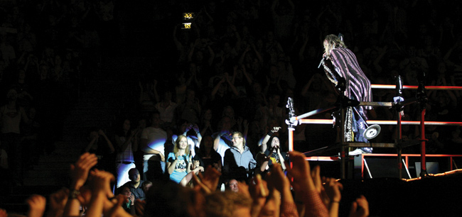 Valittu
"I don't wanna miss a thing..."
Avainsanat: Aerosmith yhdysvallat Hartwall Areena Helsinki glamour Steven Tyler valittu nainen yleisö