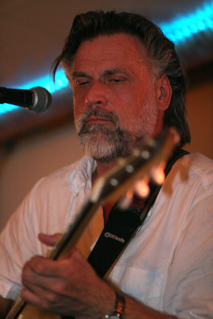 Pepe Ahlqvist
Pepe Ahlqvist, Jolly Rogers, Kotka 2005.
Avainsanat: Pepe Ahlqvist Jolly Rogers blues akustinen kitaristi