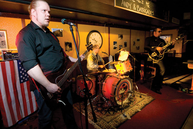 Andy & Barriganes 2011
Mesikämmen, Kotka
Avainsanat: Andy & Barrigades Kai Sunila Erkko Horttanainen Antti Sipilä Hurriganes cover Mesikämmen Kotka Karhula