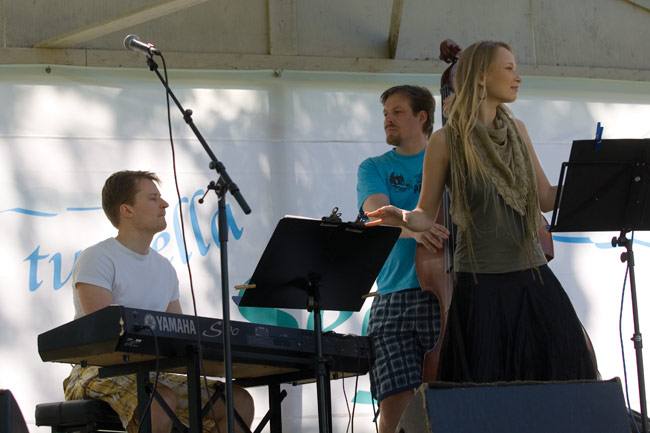 Anna-Maija Laitinen trio
Kotka 2007
Avainsanat: Anna-Maija Laitinen trio Etno soi Kotka 2007 Jobim lattari portugalilaistyylistä etno jazz