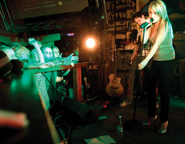 Anna Abreu lavalla
Avainsanat: Anna Abreu Idols Amarillo latino nuori kaunis seksikäs lava yleisö ihailijat Amarillo Kotka