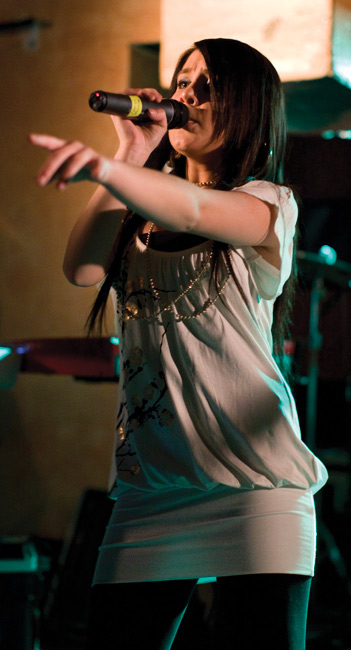 "Tuolla..."
Something about U
Avainsanat: Anna Abreu Amarillo Kotka Sokos Seurahuone kaunis seksikäs lantio minihame tanssia latinomusiikki