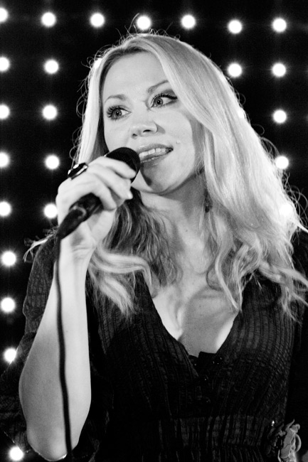 Mustavalkoinen
Kieli keskellä suuta, Anna Eriksson, Hamina 2007.
Avainsanat: Anna Eriksson Hamina Haminan Hovi kaunis nainen seksikäs solisti laulaja lauluntekijä mustavalkoinen kieli keskellä suuta