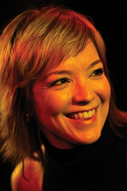Kieli hampaiden välissä
Annika Eklund, Mulligan's, Kouvola  2007.
Avainsanat: Annika Sofia Eklund kieli hampaiden välissä suloinen herttainen kaunis iloinen piristävä kouvola Mulligans Mulligan's