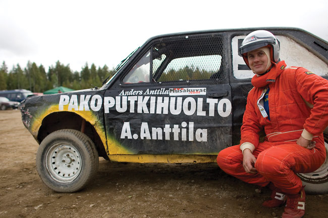 Anders Anttila
Avainsanat: Musakuvat goes jokkis jokamiesluokka kilpa-autoilu vauhti sponsori sponsoroida promootio Anders Anttila kuljettaja keskittyä käyttöosa oy poseerata tyyli