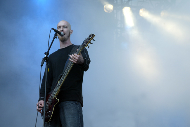 Parta-Sami
Parta-Sami siirtyi kiertuekitaristista basistiksi.
Avainsanat: Parta-Sami Apulanta basisti savu valot Live 05 Parta-Sami
Parta-Sami siirtyi kiertuekitaristista basistiksi.
Avainsanat: Parta-Sami Apulanta basisti savu valot Live 05