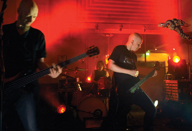 Apulanta vauhdissa
Amarillo, Kotka 2007.
Avainsanat: Apulanta Parta-Sami Lehtinen basisti taustalaulu Sipe Santapukki rummut Toni Wirtanen Amarillo Kotka vauhdissa liike vauhdikas Apulanta vauhdissa
Amarillo, Kotka 2007.
Avainsanat: Apulanta Parta-Sami Lehtinen basisti taustalaulu Sipe Santapukki rummut Toni Wirtanen Amarillo Kotka vauhdissa liike vauhdikas
