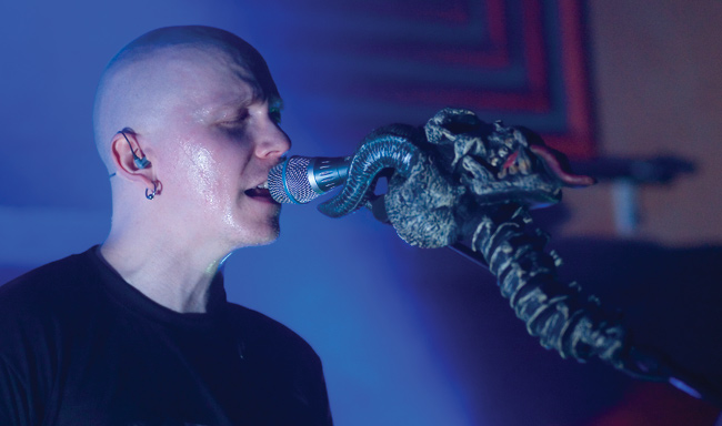 Toni ja mikki
Avainsanat: Apulanta Toni Wirtanen tulkita välittäjäaine välittää tunteita huutaa suu kalju tuska kipu lähtee huutamalla mikki mikrofoni