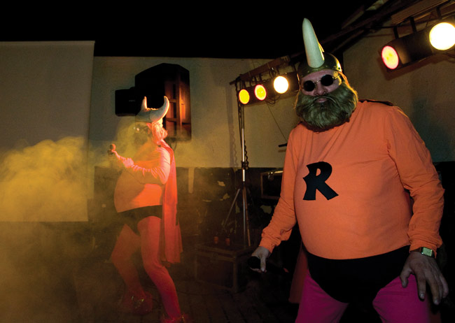 Voi ryydana
Bat & Ryyd, Club Bakkanaali, Pyhtää 2008.
Avainsanat: Bat & Ryyd Batman ja Ryydman huumori voi ryydana sarvet trikoot vatsa tossut Clun Bakkanaali Pyhtää Huutjärvi Voi ryydana
Bat & Ryyd, Club Bakkanaali, Pyhtää 2008.
Avainsanat: Bat & Ryyd Batman ja Ryydman huumori voi ryydana sarvet trikoot vatsa tossut Clun Bakkanaali Pyhtää Huutjärvi