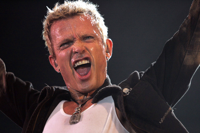 Billy Idol 2006
Hartwall Areena, Helsinki 2006.
Avainsanat: Billy Idol vauhdikas hyvänäköinen hikinen irvistää hampaat ylähuuli ryttynaama kaulakoru rebel yell white wedding
