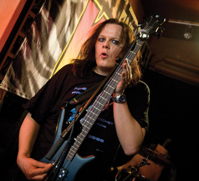Gene Simmons bassing society?
Avainsanat: Paul Stanley Boozing Society Kiss cover Back Room Kotka