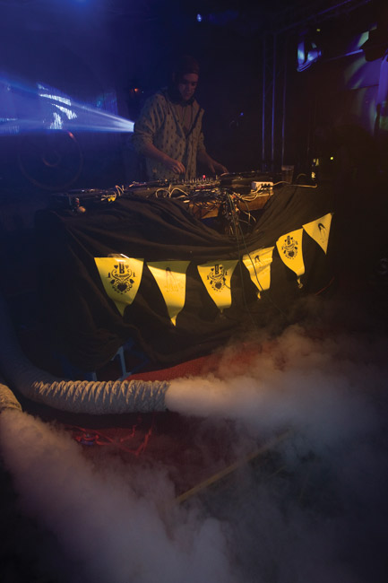 Musaa tuutista ja savua putkesta
Hege
Avainsanat: Bujashaka Kairo Kotka bileet dj Hege raskassavu Musaa tuutista ja savua putkesta
Hege
Avainsanat: Bujashaka Kairo Kotka bileet dj Hege raskassavu