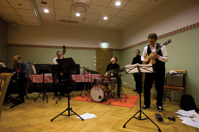 Busy Turtles
Duetto, Kotka 2010.
Avainsanat: Bysy Turtles Duetto Kotka jazz jatsi