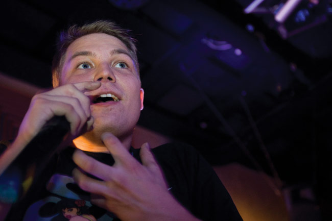 Herkkäilyä
Jare Tiiihonen
Avainsanat: Cheek Jare Henrik Tiihonen Amarillo Kotka rap hip hop