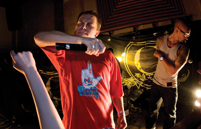Cheek ja Brädi 2008
Penkkaribileet, Amarillo, Kotka 2008.
Avainsanat: Cheek Jare Tiihonen Herrasmiesliiga 5th Element penkkarit Amarillo Kotka rap hiphop Brädi