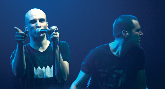 Maj Karma hautajaisissa
Radio Cityn hautajaiset, Kaapelitehdas, Helsinki 2006.
Avainsanat: Radio Cityn hautajaiset Maj Karma tämä ei ole laulu rukous ukkonen kaapelitehdas Herra Ylppö