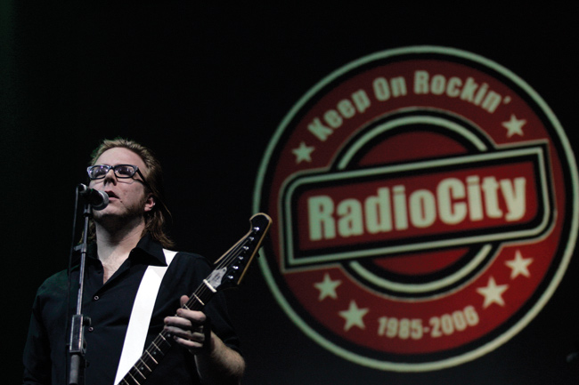 Viikate ja City
Avainsanat: Radio Cityn hautajaiset Viikate kyltti logo seinä mainos keep on rocking 1985-2006