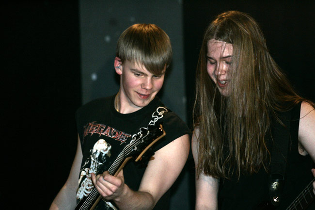 Hevi on kivaa
Avainsanat: Crimson Sun Joni Junnila Jukka Jauhiainen kivaa hauskaa iloinen hevi heavy Hamina pitkätukka