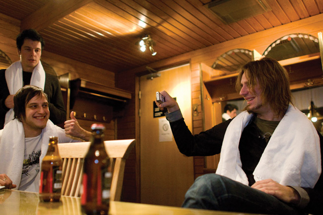 Antti kuvaa
Saunaosasto, Kotkan Seurahuone 2008.
Avainsanat: Crumbland love grunge in your head amarillo Kotka Antti Pylkkänen Teemu Seppälä Jontte Genberg sauna kuvata Antti kuvaa
Saunaosasto, Kotkan Seurahuone 2008.
Avainsanat: Crumbland love grunge in your head amarillo Kotka Antti Pylkkänen Teemu Seppälä Jontte Genberg sauna kuvata