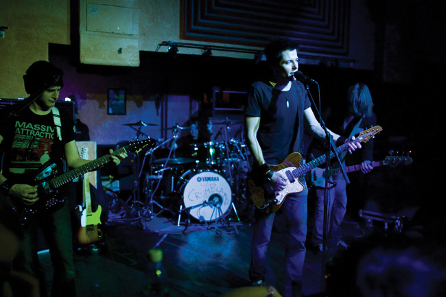Crumbland
Jontte Genberg - laulu, kitara
Antti Pylkkänen - basso
Pexi Parviainen - rummut
Teemu Seppälä - kitara
Avainsanat: Crumbland love grunge in your head amarillo Kotka Jontte Genberg Antti Pylkkänen Pexi Parviainen Teemu Seppälä Yamaha kirjoitus