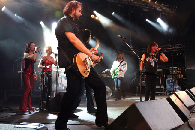 Joe Lynn Turner ja muusikot
Avainsanat: Joe Lynn Turner Rainbow legends legenda Daffy Päivi Lepistö Miina Mikkonen Mika Lamminsivu