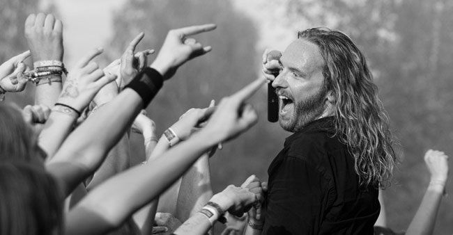 Live damage
Mikael Stanne
Avainsanat: Dark Tranquillity Mikkeli Visulahti Jurassic Rock yleisö solisti parta Enter Suicidal Angels Mikael Stanne kädet live damage