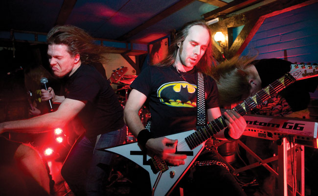 Omnium Gatherum Samilla
Jatkot olivat sen verran tiukkaa tavaraa, että monet halukkaista eivät mahtuneet sisään.
Avainsanat: Dark Winter festival Kotka karhula sammmontalo Omnium Garherum Markus Vanhala Jukka Pelkonen Aapo Koivisto