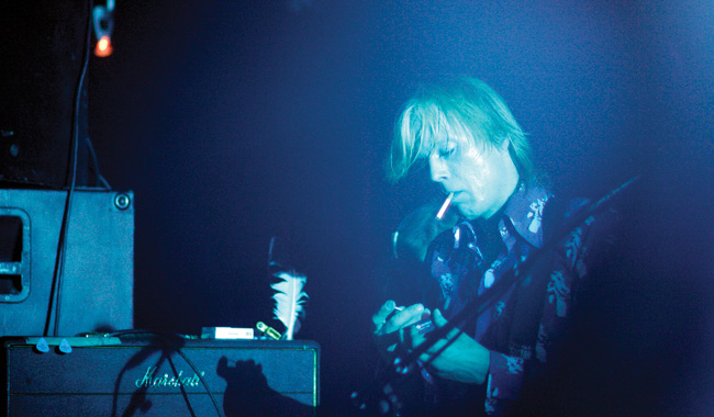 Tupakkatauko
Avainsanat: Dingo Erik Valkama tupakkatauko savuke sytyttää kitaristi