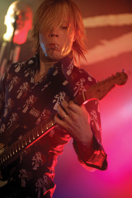 Erik 2006
Avainsanat: Dingo Erik Valkama kitaristi savuke sormus soittaa eläytyä Pekka Siistonen