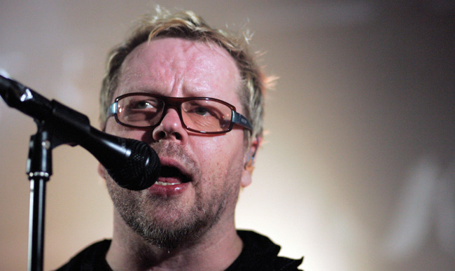 Nipa
Avainsanat: Dingo Neumann Pertti lauluntekijä sanoittaja säveltäjä pappi kysyi kuinkas perkelettä kätellään