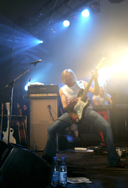 Rokkari
Erik Vakama, Dingo, Hamina Tattoo, Toriteltta 2006.
Avainsanat: Dingo Erik Valkama rock show rokkari kitaristi vahvistin Hullut hevoset Hamina Tattoo toriteltta