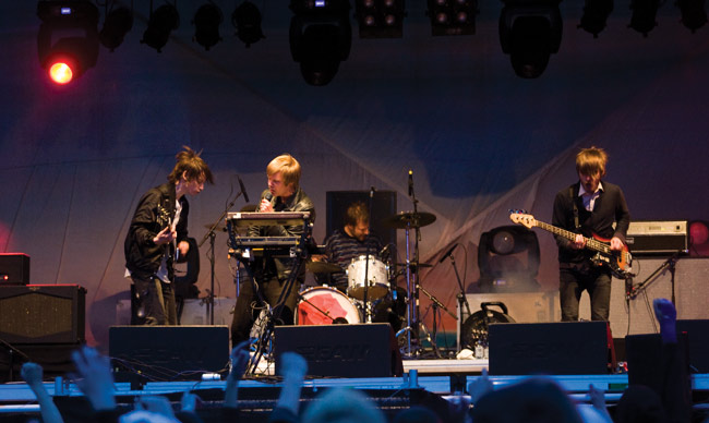 Disco Ensemble 2010
Kotka Rockfestival
Avainsanat: Disco Ensemble Kotka rockfestival Miikka Koivisto Jussi Ylikoski Lasse Lindfors Mikko Hakila Disco Ensemble 2010
Kotka Rockfestival
Avainsanat: Disco Ensemble Kotka rockfestival Miikka Koivisto Jussi Ylikoski Lasse Lindfors Mikko Hakila