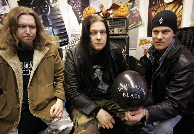 Kummitusjunakauhua
Heiskanen, Wiren ja Eerola haastattelussa, Treenikämppä, Kotka 2006.
Avainsanat: Domination Black haastattelu kummitusjunakauhua ilmapallo Teppo Heiskanen Ville Wiren Lauri Eerola DB Kummitusjunakauhua
Heiskanen, Wiren ja Eerola haastattelussa, Treenikämppä, Kotka 2006.
Avainsanat: Domination Black haastattelu kummitusjunakauhua ilmapallo Teppo Heiskanen Ville Wiren Lauri Eerola DB