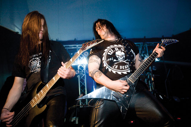 Eerola & Wiren 2011
Dark Winter festivaali
Avainsanat: Dark Winter festival Kotka karhula sammmontalo Domination Black basso basisti Lauri Eerola Ville Wiren Eerola & Wiren 2011
Dark Winter festivaali
Avainsanat: Dark Winter festival Kotka karhula sammmontalo Domination Black basso basisti Lauri Eerola Ville Wiren