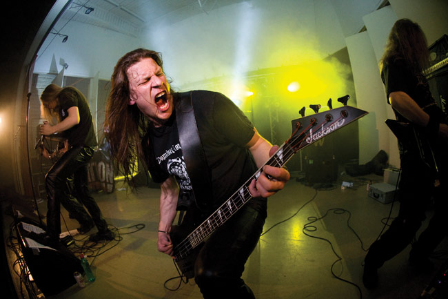 Haunting
Avainsanat: Dark Winter festival Kotka karhula sammmontalo Domination Black basso basisti Lauri Eerola Haunting
Avainsanat: Dark Winter festival Kotka karhula sammmontalo Domination Black basso basisti Lauri Eerola
