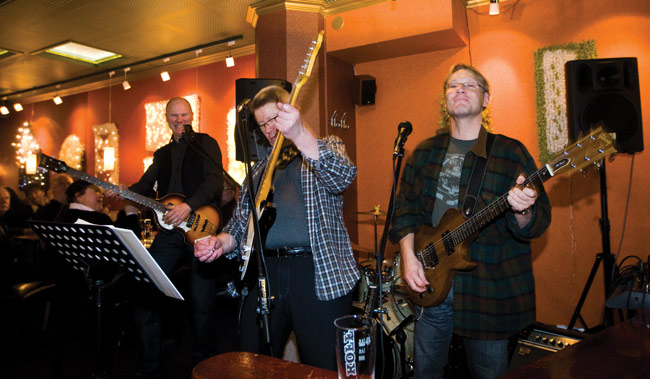 Tohtoreita Albertissa
Dr. Robert
Avainsanat: Dr. Robert Beatles cover Pub Albert Kotka