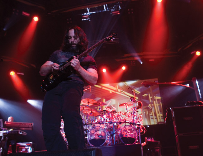 When dream and day unite
Dream Theater, Helsinki 2007.
Avainsanat: Dream Theater Helsinki progressiivinen metalli progressive Helsinki John Petrucci
