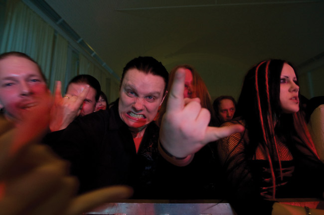 Sinamore riehuu yleisönä
Avainsanat: Dark Winter Fest 2009 Sammon talo sammolla Kotka Karhula yleisö sinamore kasi heavy Sinamore riehuu yleisönä
Avainsanat: Dark Winter Fest 2009 Sammon talo sammolla Kotka Karhula yleisö sinamore kasi heavy