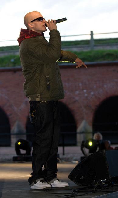 Elastinen Bastionissa
Spring Fest, Hamina 2008.
Avainsanat: Elastinen rap Kimmo Ilpo Juhani Laiho Rähinä Records Hamina Bastion Spring fest muuri holvikaari Elastinen Bastionissa
Spring Fest, Hamina 2008.
Avainsanat: Elastinen rap Kimmo Ilpo Juhani Laiho Rähinä Records Hamina Bastion Spring fest muuri holvikaari