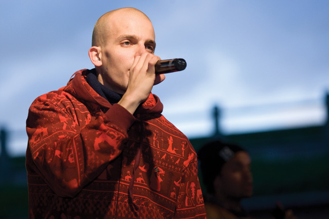 "Ovet paukkuu"
... vaikka ollaan ulkona eikä Bastionissa ole ovia!
Avainsanat: Elastinen rap Kimmo Ilpo Juhani Laiho Rähinä Records Hamina Bastion Spring fest "Ovet paukkuu"
... vaikka ollaan ulkona eikä Bastionissa ole ovia!
Avainsanat: Elastinen rap Kimmo Ilpo Juhani Laiho Rähinä Records Hamina Bastion Spring fest