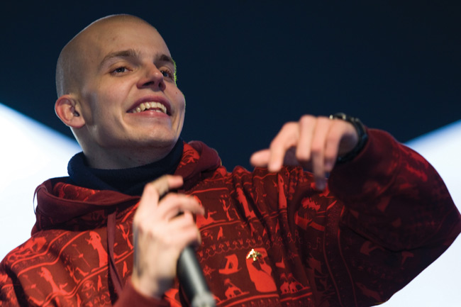 "Häivytään täältä"
Elastinen, Hamina Bastion 2008.
Avainsanat: Elastinen rap Kimmo Ilpo Juhani Laiho Rähinä Records Hamina Bastion Spring fest iloinen 