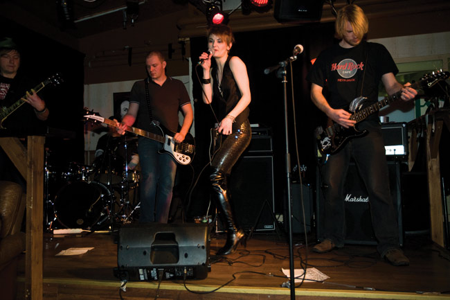 Erwin Preston 2011
Back Room, Kotka
Avainsanat: Erwin Preston Iina back room Kotka