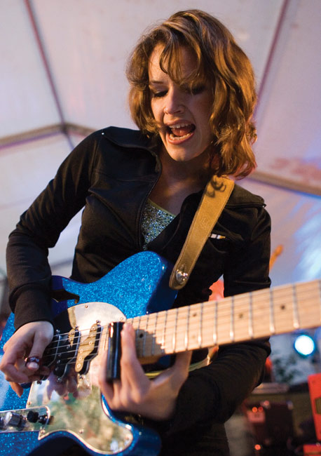 Vingutusta
Erja Lyytinen näyttää mitä on blues, Kairo, Kotka 2007.
Avainsanat: Erja Lyytinen Blues Kotkan Meripäivät kaunis nainen seksikäs Kairo iloisesti bluesia vinguttaa slide-putki Vingutusta
Erja Lyytinen näyttää mitä on blues, Kairo, Kotka 2007.
Avainsanat: Erja Lyytinen Blues Kotkan Meripäivät kaunis nainen seksikäs Kairo iloisesti bluesia vinguttaa slide-putki