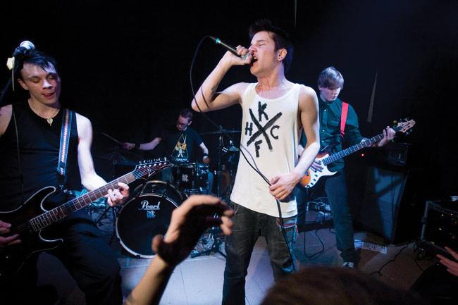 FUKU
Avainsanat: Feed us kaptain unbelievable fuku Aleksi Dufva Reima Kukkonen Janne Lehmonen Markus Laine Kotka Greippi nuokkari