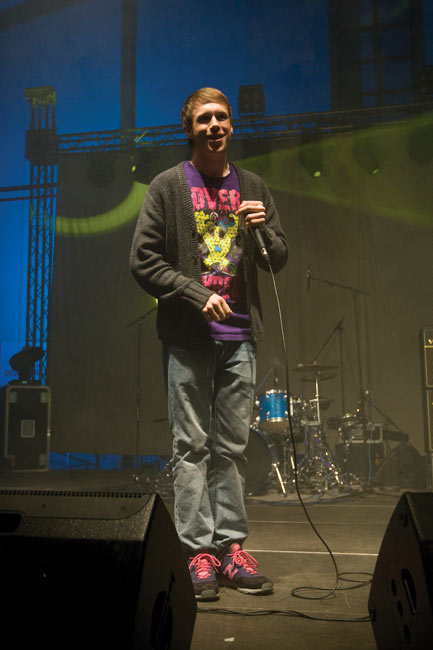 Felix Zenger
Beatboksaaja, Seukkarit, Kotka 2009.
Avainsanat: Felix Zenger Seukkarit Kotka beatboxing beatboksaaja