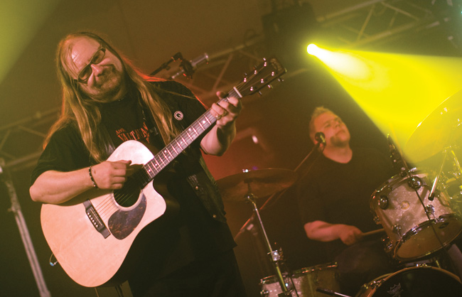 "Tämä on rakkauslaulu kaikille maailman..."
Avainsanat: Freud Marx Engels & Jung Kouvola Summer of rock Arto Pajukallio "Tämä on rakkauslaulu kaikille maailman..."
Avainsanat: Freud Marx Engels & Jung Kouvola Summer of rock Arto Pajukallio