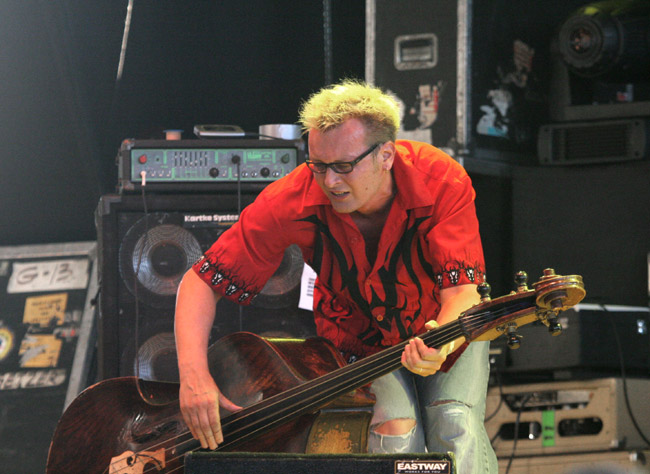 Pete Salomaa 2005
Basso
Avainsanat: Francine Pete Salomaa basso kontrabasso läskibasso